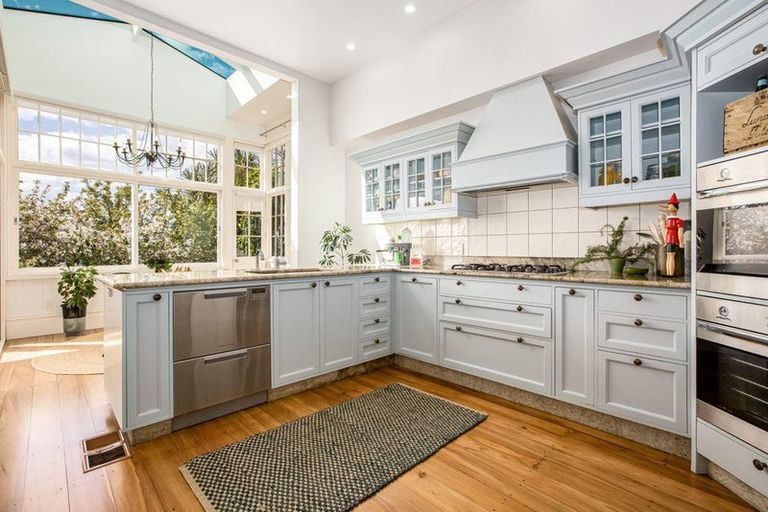 Photo of property in 13 Talavera Terrace, Kelburn, Wellington, 6012