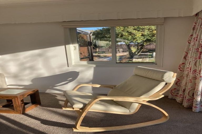 Photo of property in 10 Taupata Street, Redcliffs, Christchurch, 8081