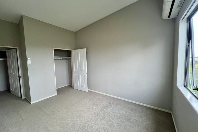 Photo of property in 31/3 Hulme Place, Henderson, Auckland, 0612