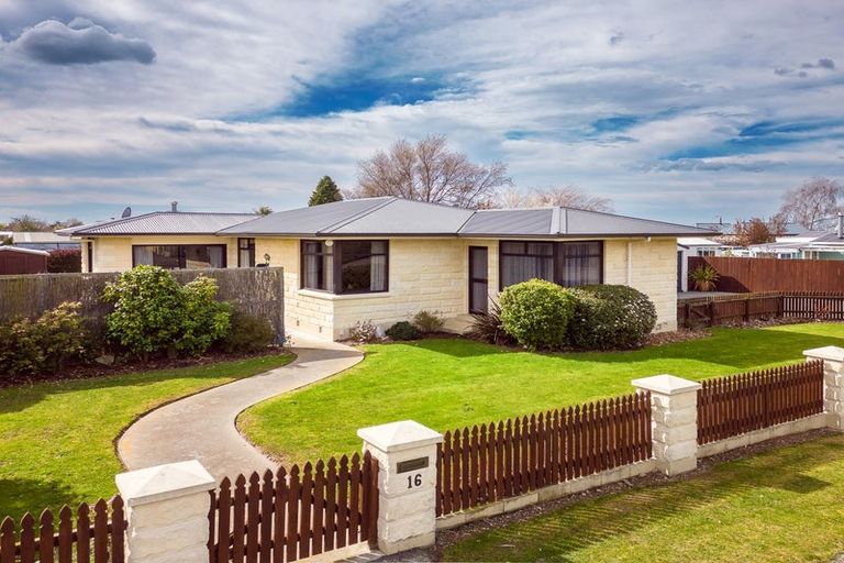 Photo of property in 16 George Street, Waimate, 7924
