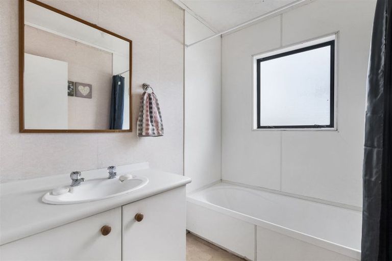 Photo of property in 1/12 Aurea Avenue, Pakuranga, Auckland, 2010