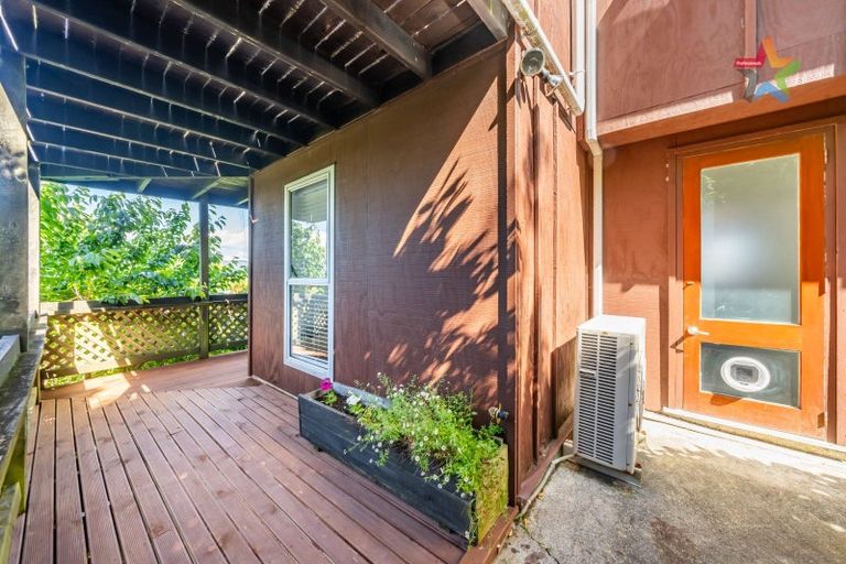 Photo of property in 24 Matuhi Street, Tirohanga, Lower Hutt, 5010