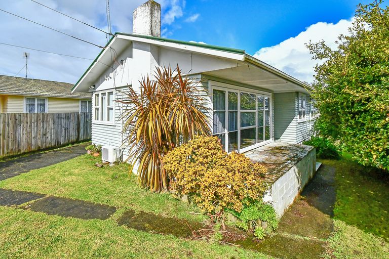 Photo of property in 51 Myers Road, Manurewa East, Auckland, 2102