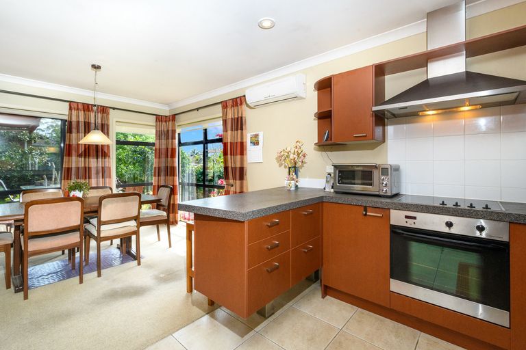 Photo of property in 5 Fairford Avenue, Henderson, Auckland, 0612