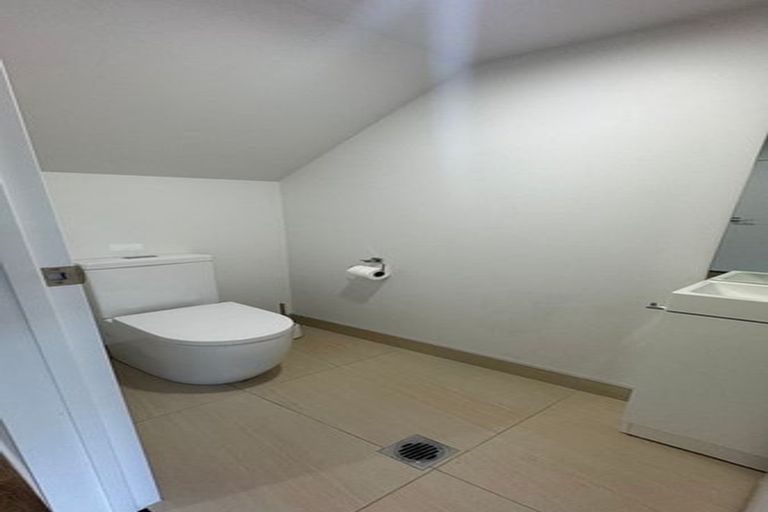 Photo of property in 7/25 Vodanovich Road, Te Atatu South, Auckland, 0610