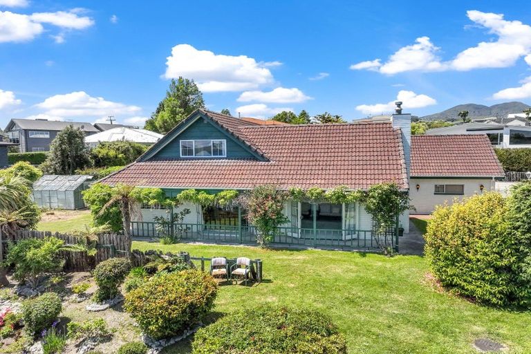 Photo of property in 10 Te Hepera Street, Waipahihi, Taupo, 3330