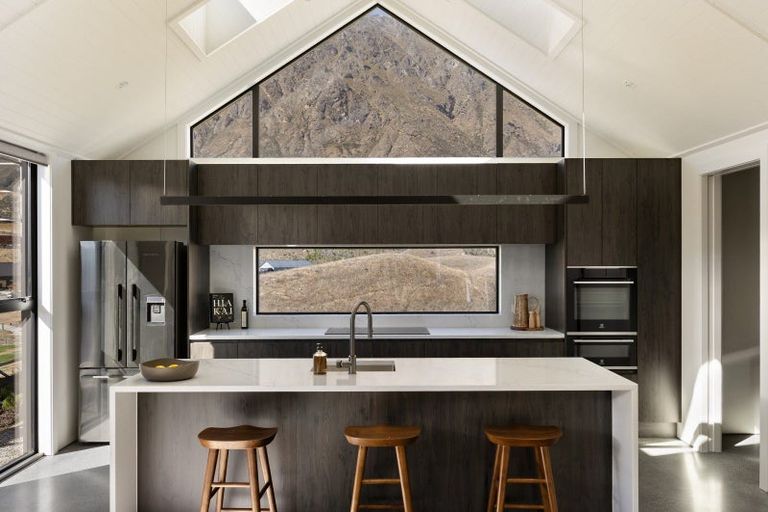 Photo of property in 28 Cunninghams Drive, Jacks Point, Queenstown, 9371