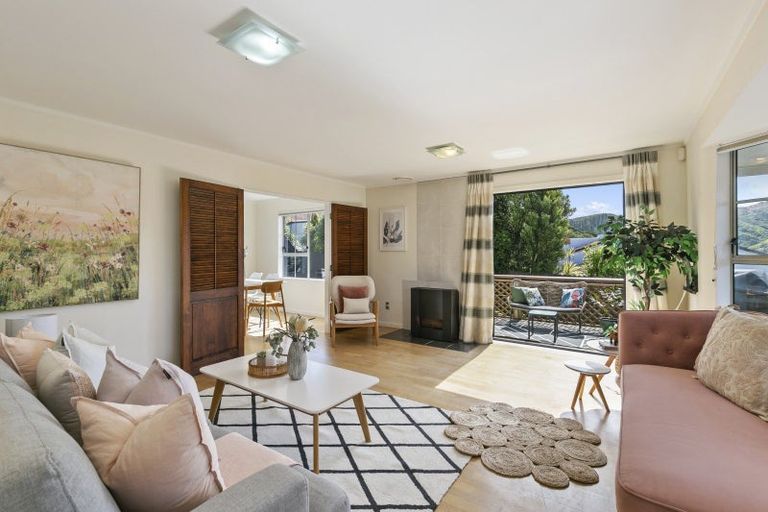Photo of property in 6 Cambrian Street, Churton Park, Wellington, 6037