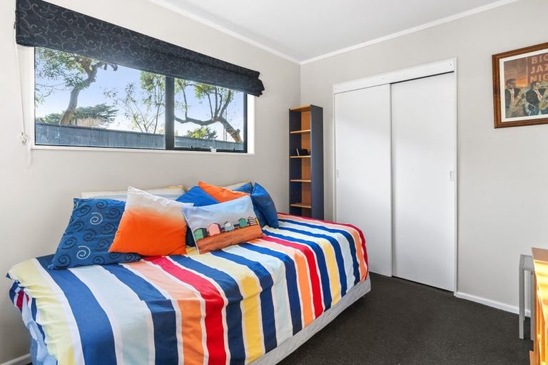 Photo of property in 6 Kent Avenue, Waitarere Beach, Levin, 5510