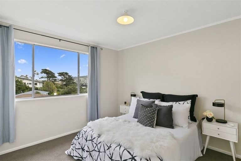 Photo of property in 29b Omega Street, Newlands, Wellington, 6037