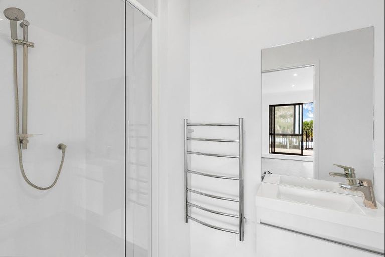 Photo of property in 2/500 Te Atatu Road, Te Atatu Peninsula, Auckland, 0610