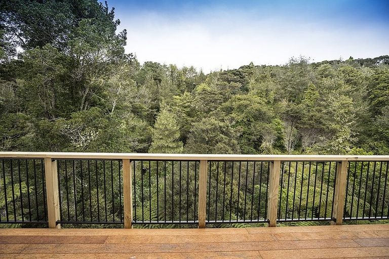 Photo of property in 33 Homewood Place, Chatswood, Auckland, 0626