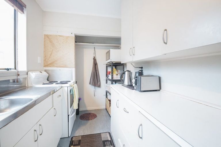 Photo of property in 146u2 Newlands Road, Newlands, Wellington, 6037