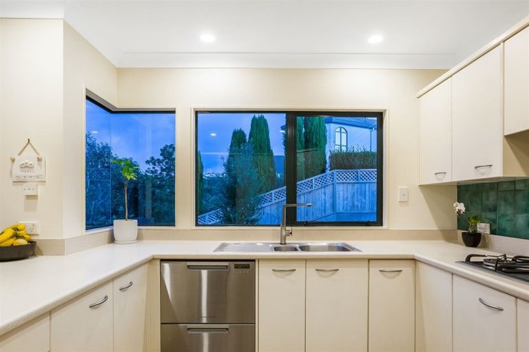 Photo of property in 22 Lanyon Place, Whitby, Porirua, 5024