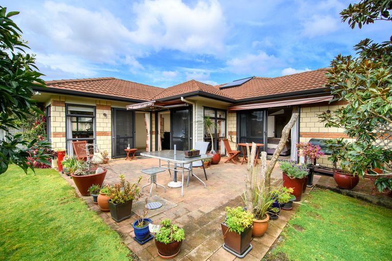 Photo of property in 5 Fairford Avenue, Henderson, Auckland, 0612
