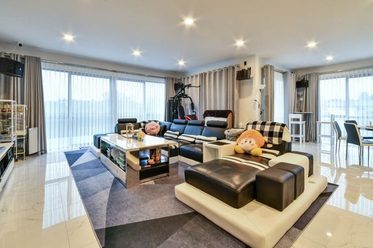 Photo of property in 14 Henriette Place, The Gardens, Auckland, 2105