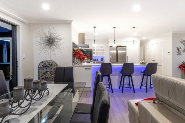 Photo of property in 12 Lakeside Terrace, Omokoroa, 3114