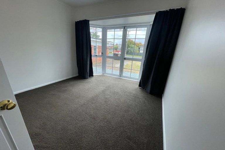 Photo of property in 43 Hallberry Road, Mangere East, Auckland, 2024