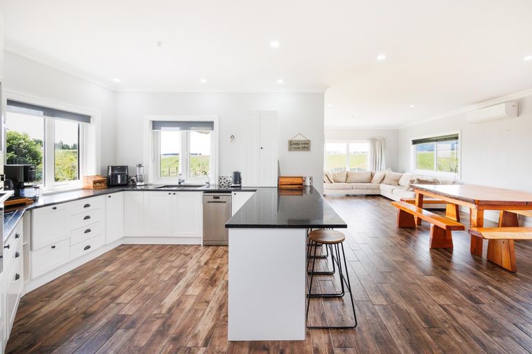 Photo of property in 52 Highland View Drive, Tokomaru, Palmerston North, 4474