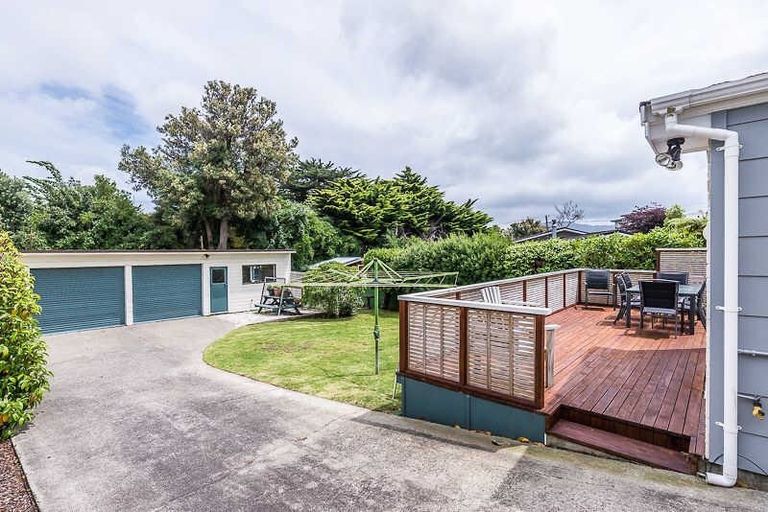 Photo of property in 16 Martin Road, Paraparaumu Beach, Paraparaumu, 5032