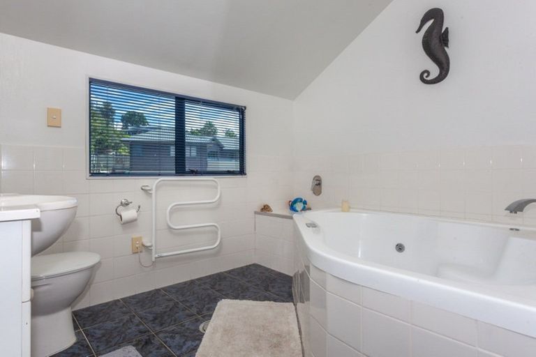 Photo of property in 107 Pacific View Drive, Whangamata, 3620