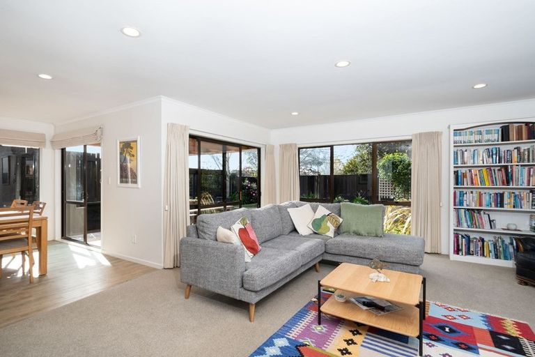 Photo of property in 11 Javelin Place, West Harbour, Auckland, 0618