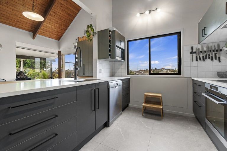 Photo of property in 28 Lachlan Drive, Dinsdale, Hamilton, 3204