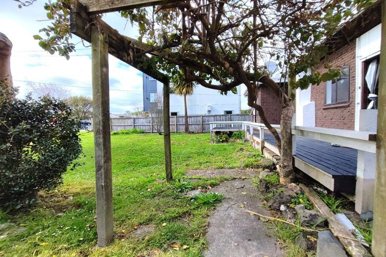 Photo of property in 21 Ranui Station Road, Ranui, Auckland, 0612