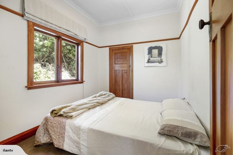 Photo of property in 49 Hungerford Road, Lyall Bay, Wellington, 6022