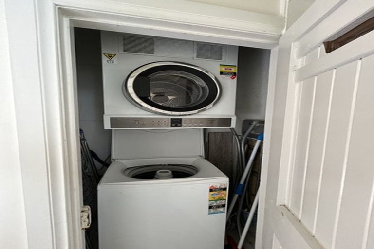 Photo of property in 154u1 Oriental Parade, Oriental Bay, Wellington, 6011