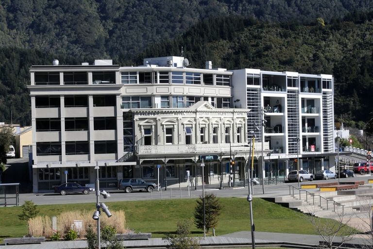 Photo of property in Oxleys Rock Apartments, 205/6 London Quay, Picton, 7220