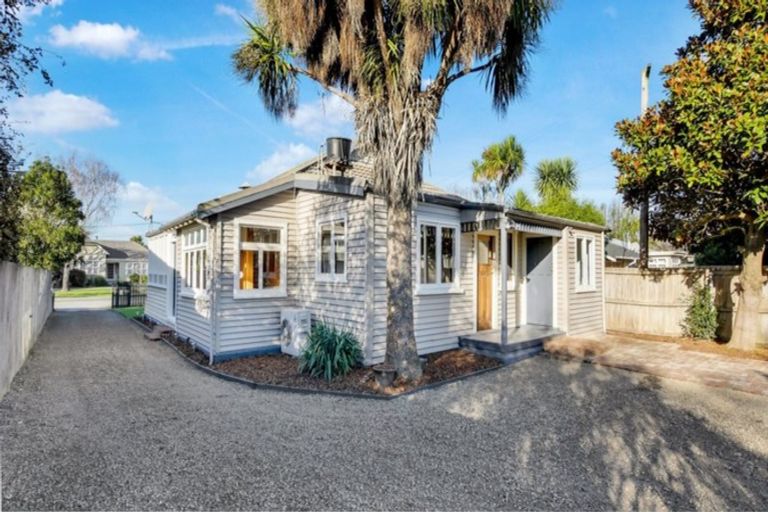 Photo of property in 35 Woodville Street, Edgeware, Christchurch, 8013