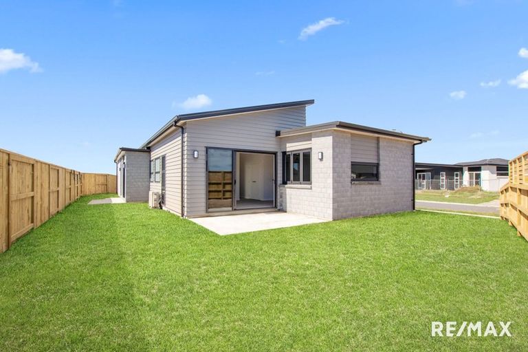 Photo of property in 43 Kotiate Street, Papamoa Beach, Papamoa, 3118