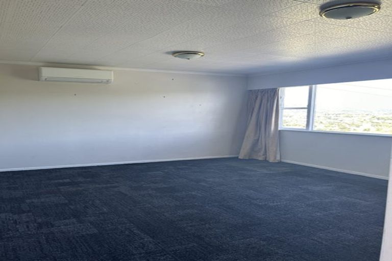 Photo of property in 12 Huntingdon Street, Northland, Wellington, 6012