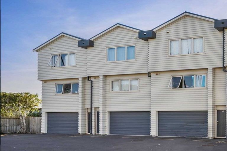 Photo of property in 6/4 Keeling Road, Henderson, Auckland, 0612