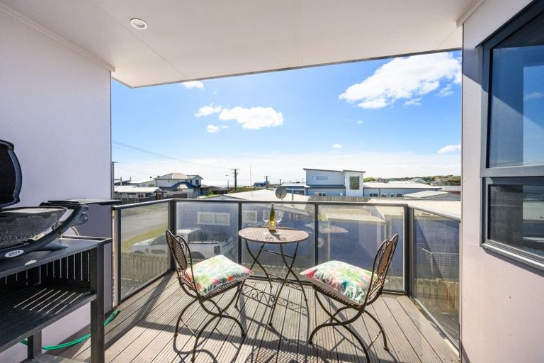 Photo of property in 17 Marine Parade South, Foxton Beach, Foxton, 4815