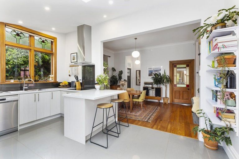 Photo of property in 8 Veronica Street, Brooklyn, Wellington, 6021