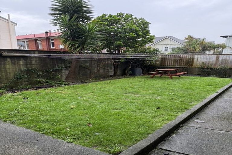 Photo of property in 4/58 Brougham Street, Mount Victoria, Wellington, 6011