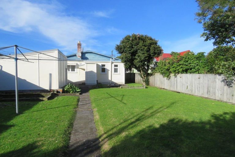 Photo of property in 40 Hine Street, New Plymouth, 4310