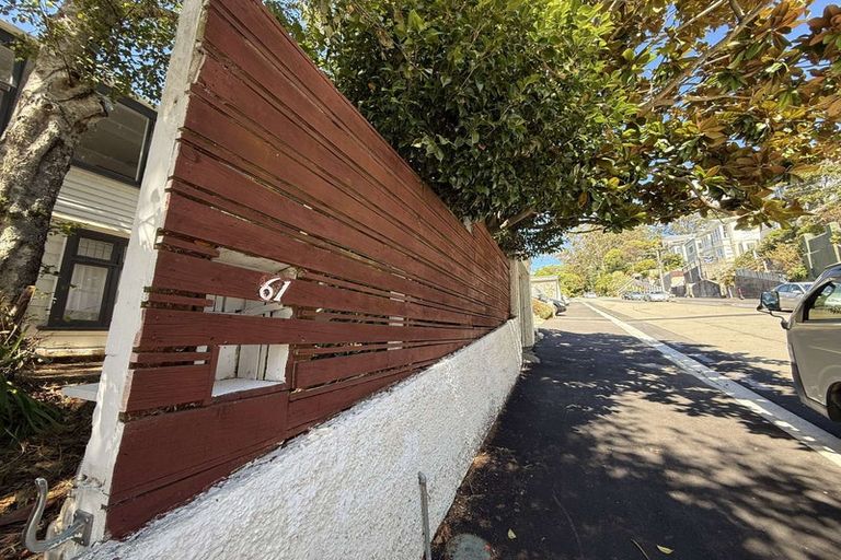 Photo of property in 61 Rolleston Street, Mount Cook, Wellington, 6021