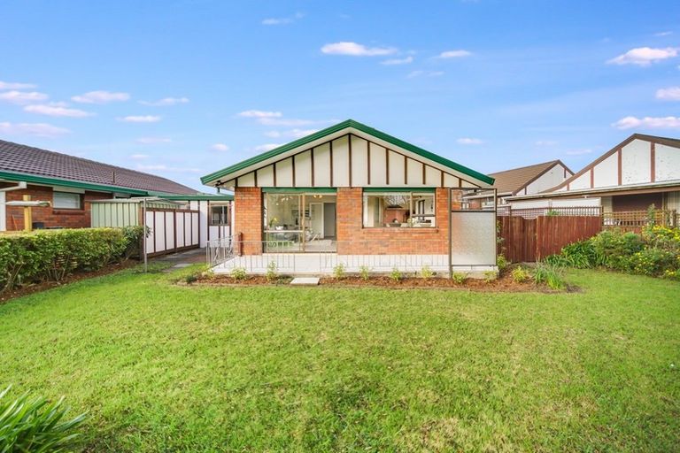 Photo of property in 2/8 Kentigern Close, Pakuranga, Auckland, 2010