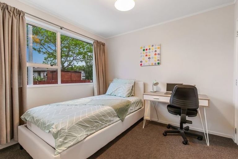 Photo of property in 2/13 Hamurana Place, Te Atatu Peninsula, Auckland, 0610