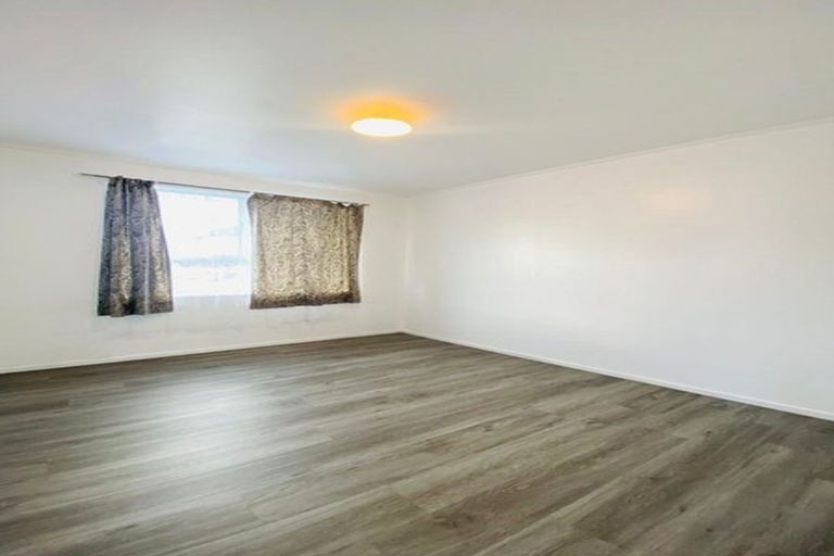 Photo of property in 1/6 Myna Place, Weymouth, Auckland, 2103