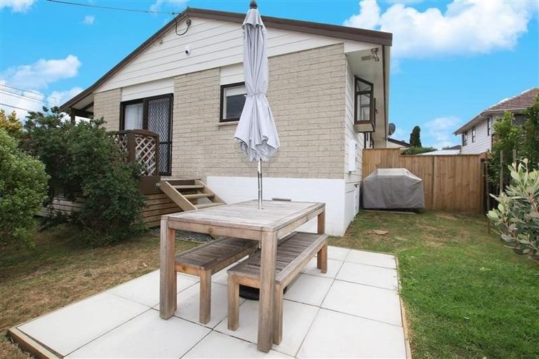 Photo of property in 5 Strid Road, Te Atatu South, Auckland, 0610