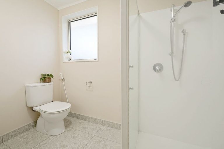 Photo of property in 11 Manatu Lane, Kelston, Auckland, 0602