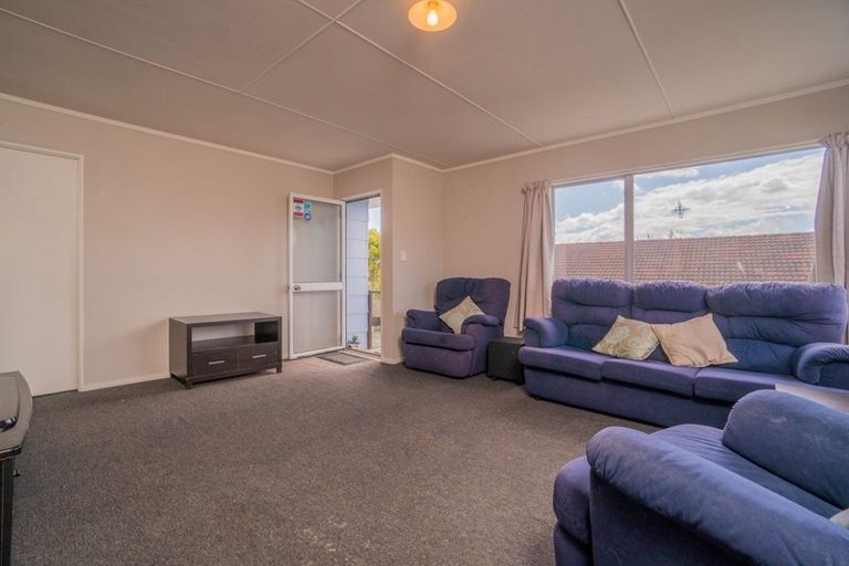 Photo of property in 12 Imperial Place, Henderson, Auckland, 0612