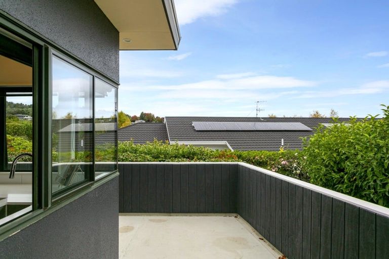 Photo of property in 73 Harvey Street, Waipahihi, Taupo, 3330
