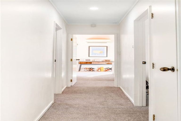 Photo of property in 25 Neil Avenue, Te Atatu Peninsula, Auckland, 0610