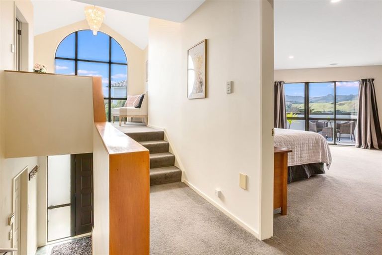 Photo of property in 22 Lanyon Place, Whitby, Porirua, 5024