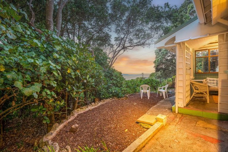 Photo of property in 15 Pingau Street, Paekakariki, 5034